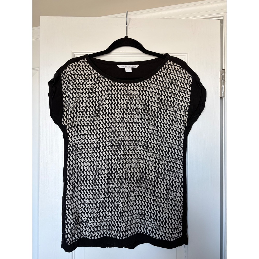 Diane von Furstenberg DVF Black White Geometric Cap Sleeve Blouse Top 6 - Picture 1 of 8